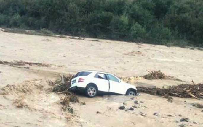 Çay məcrasından çıxdı - Evlər təhlükədə