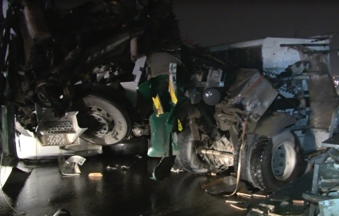 Bakı-Quba yolunda yük maşını aşdı: digər avtomobillərə ziyan dəyib