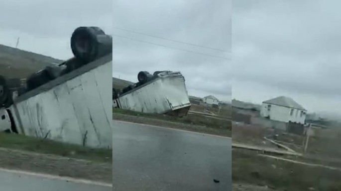 Balaxanı yolunda maşın aşdı - VİDEO