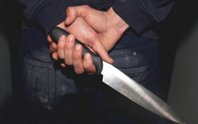 Özünü bıçaqladı, yolda öldü