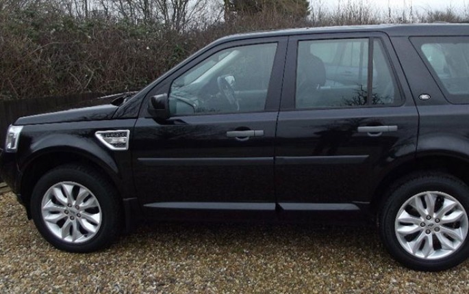 “Land Rover”dən oğurluq etmək istədi