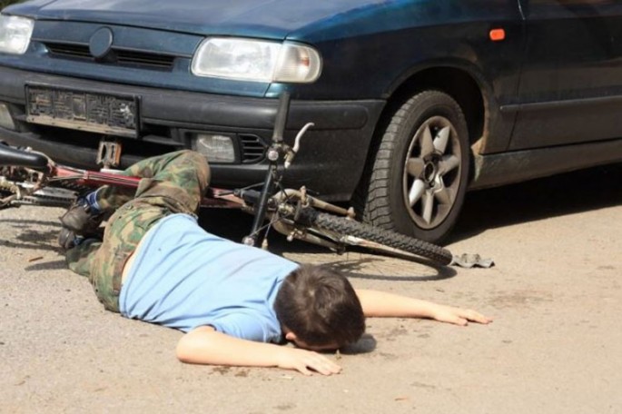 Sabirabadda avtomobil 10 yaşlı velisopedçini vurub