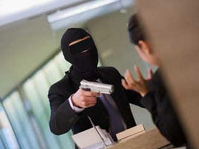 Deputatın evinə silahlı basqın: Həyat yoldaşı döyüldü, 500 min oğurlandı...