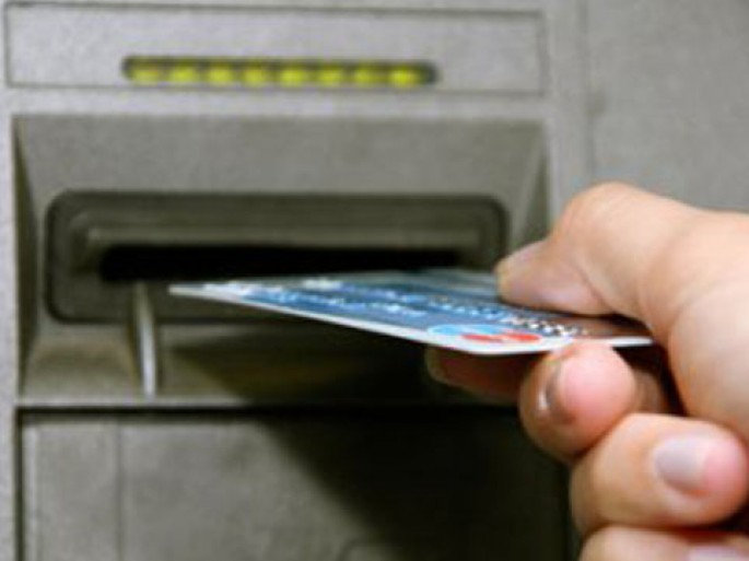 Yoldan kart tapdı, içindəki pulları oğurladı