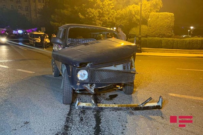 Bakıda avtoxuliqanlıq edən sürücü qəza törədərək hadisə yerindən qaçıb - VİDEO