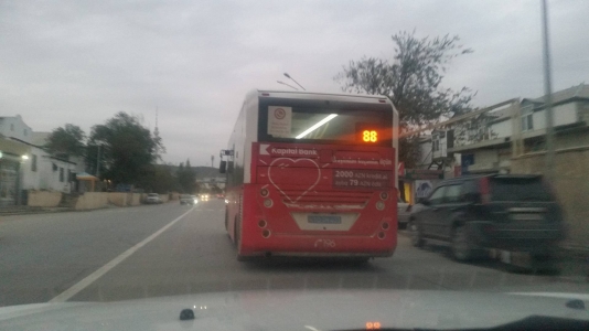 «Baku Bus» avtobuslarında reklamlar yığışdırıldı - 88-də isə... - FOTO