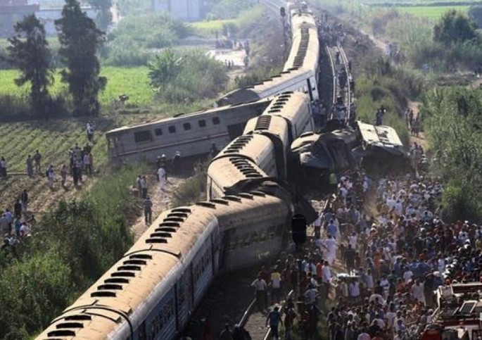 Dəhşətli qatar qəzası: 320 sərnişin xəsarət alıb - VİDEO