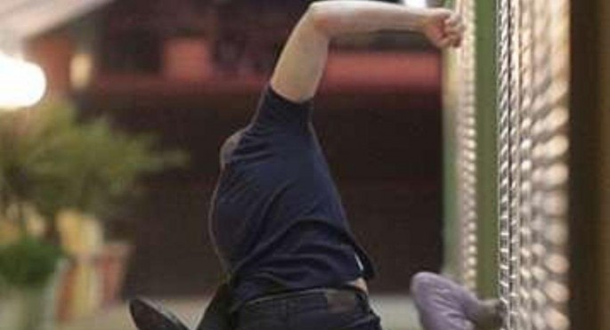 Ərəb turisti avtobusda döydülər - Əxlaqsızlığa görə