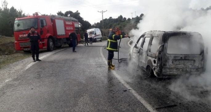 Hərəkətdə olan avtomobil yanaraq külə dönüb - VİDEO