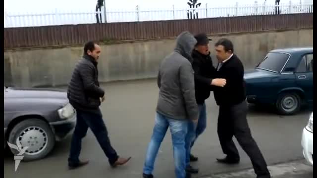 Bakıda nəqliyyat müfəttişini bıçaqladılar - Metronun yanında