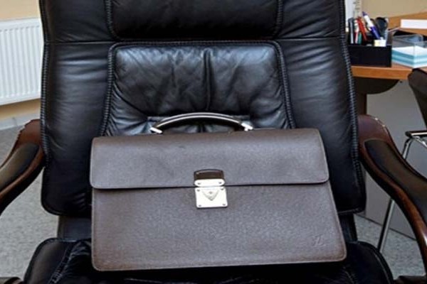 Daha bir nazir istefa verib - FOTO