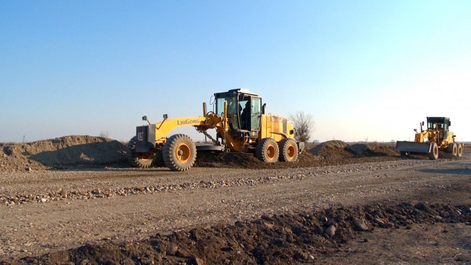 Yevlax rayonunda 8 km uzunluğa malik avtomobil yolu yenidən qurulur - FOTO