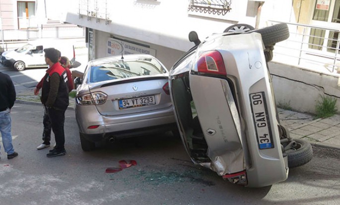 Buldozer küçəni bir-birinə qatdı: 3 avtomobil əzildi – FOTO + VİDEO