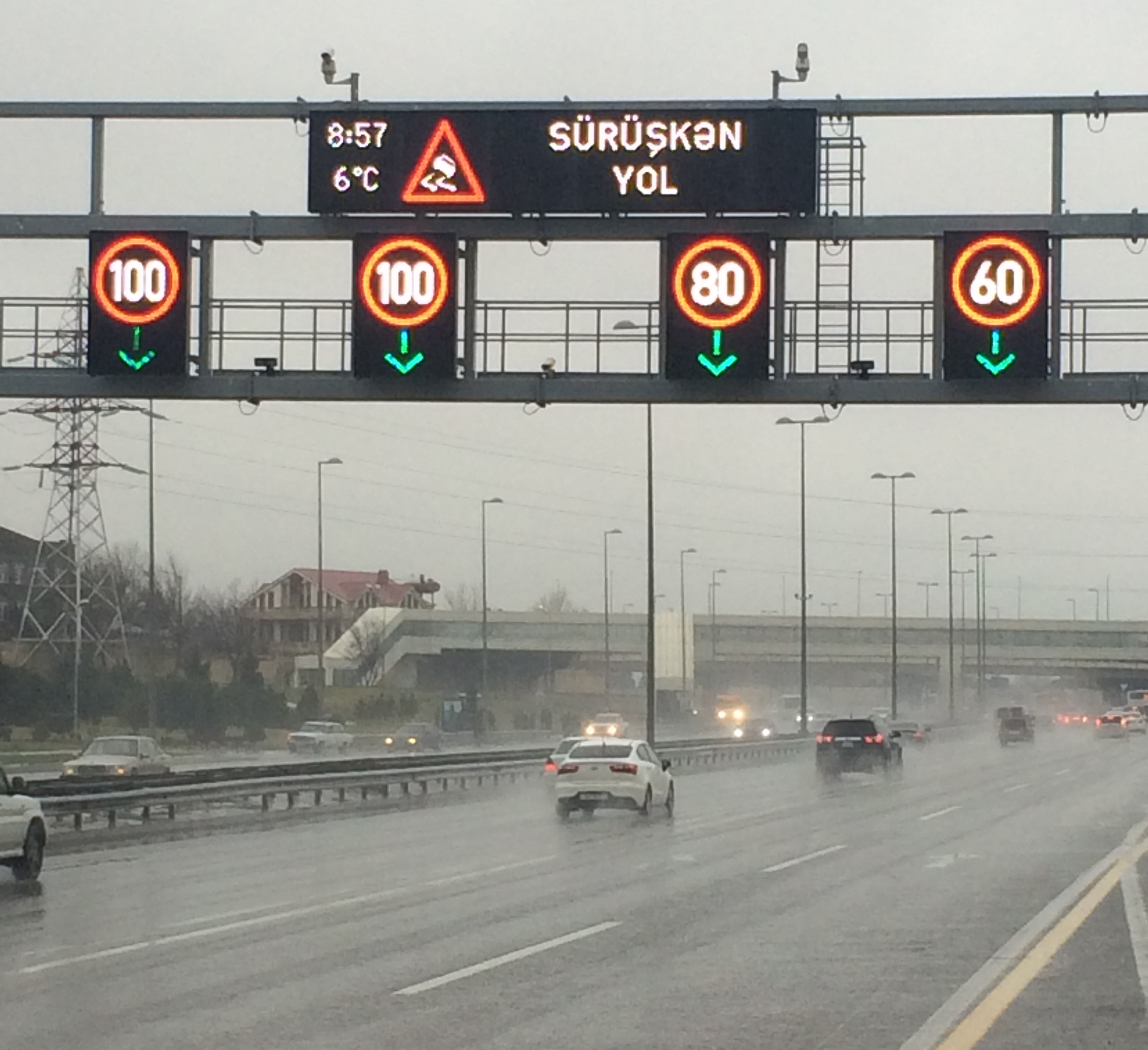 Bakının bəzi yollarında sürət həddi aşağı salınıb - FOTO
