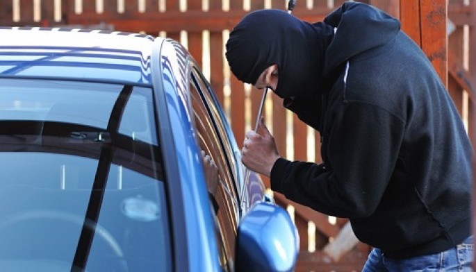 Maşından oğurluq edənlər tutuldu