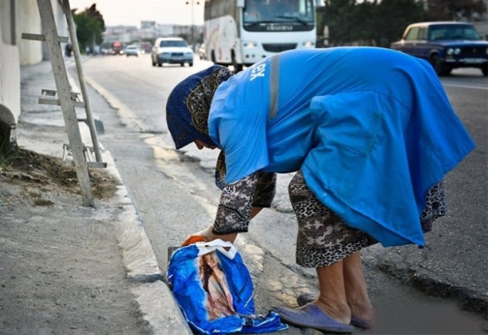 Sumqayıtda süpürgəçi qadını maşın vuraraq öldürüb