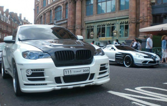 Ərəb şeyxlərinin lüks maşın karvanı yenidən - Azərbaycanda