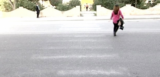 Piyada zolağı silinib, nişan da yoxdur - TƏHLÜKƏ - VİDEO