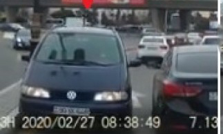Bakının mərkəzi küçəsini "protiv" gedən sürücü kameraya düşdü - VİDEO