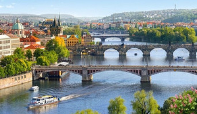 Çay üzərindən keçən piyada körpüsü uçub - Yaralılar var