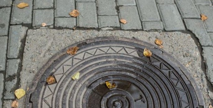 Kanalizasiya qapaqlarını oğurlayan şəxs saxlanılıb