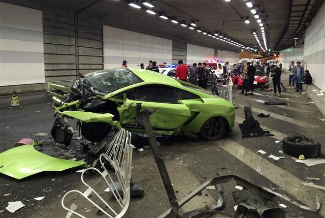 İşsiz gənc "Lamborghini"ni bu hala saldı  - FOTO