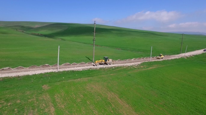 Şamaxı rayonunda 5 yaşayış məntəqəsinin yolu yenidən qurulur - FOTO