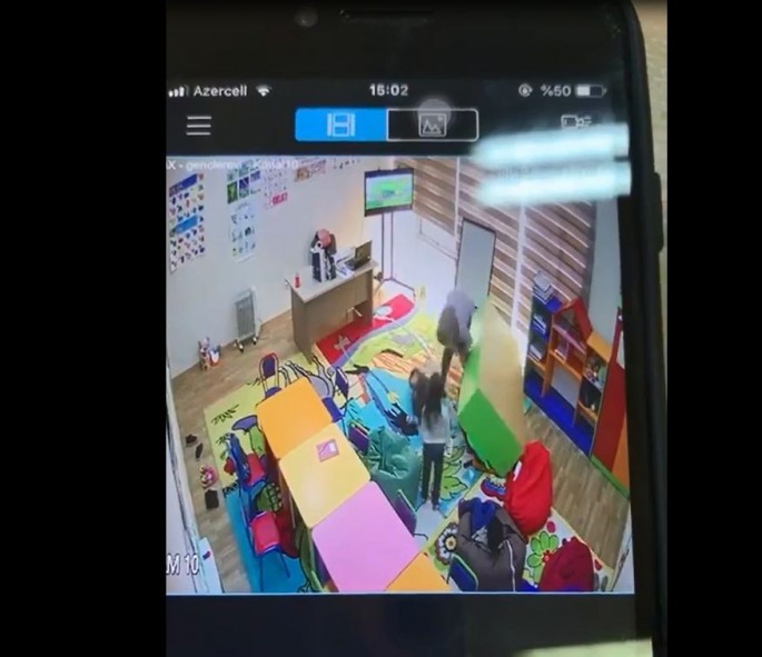 Bakıda “Gənclər evi”ndə 4 yaşlı uşağın üstünə dolab aşıb - VİDEO