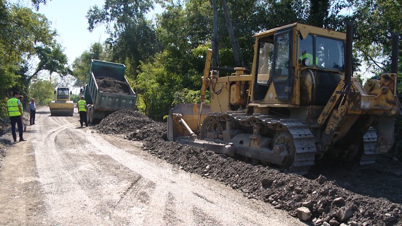 Qaxda yeni yolun tikintisi davam edir – VİDEO-FOTO