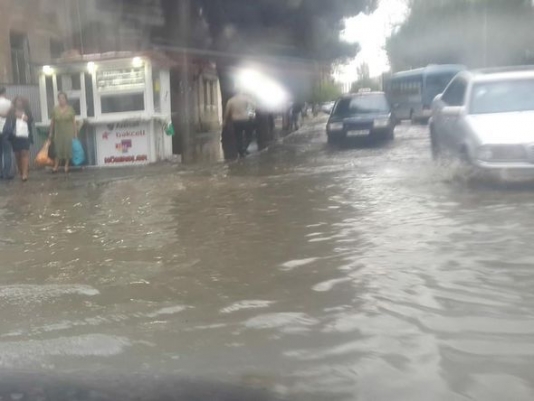Bakıda güclü yağış: Əhmədlini su basdı – FOTO