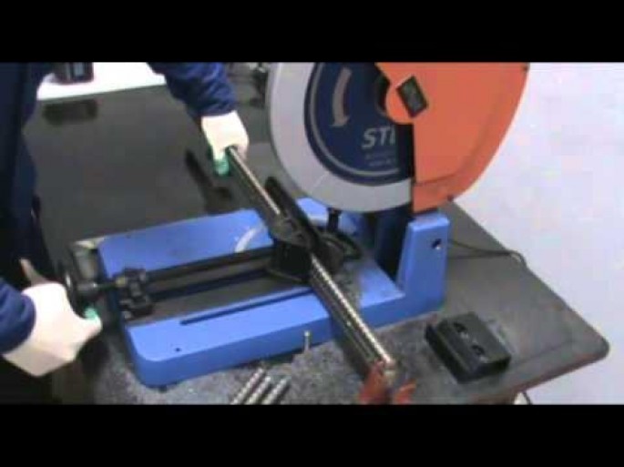 Bakıda məktəbdə laqonda ustanın sifətini kəsdi