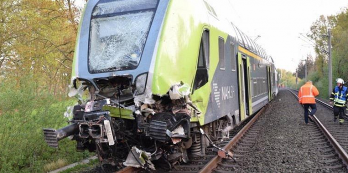 Yük maşını sərnişin qatarı ilə toqquşdu: 5-i ağır, 20 yaralı - FOTO