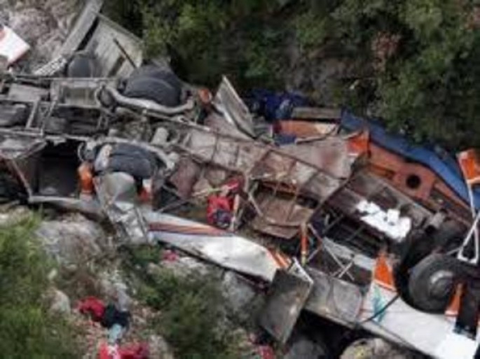 Sərnişin avtobusu yarğana yuvarlandı:  azı 5 ölü, 11 yaralı