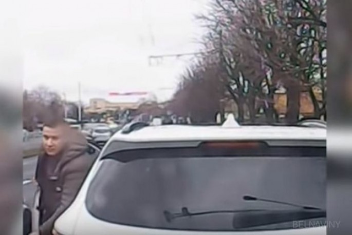 Minskdə taksi sürücüsünü döyən azərbaycanlıya hökm oxundu – VİDEO