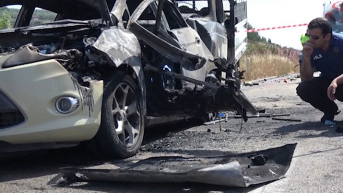 Yük maşını avtomobilə çırpıldı: yatan sürücü yanaraq öldü - FOTO