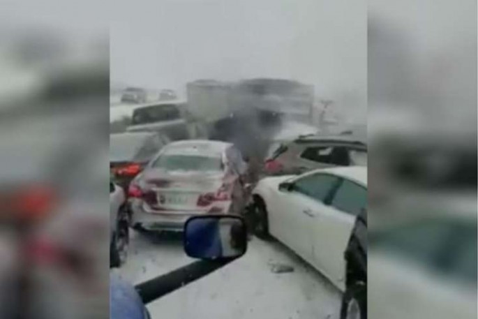 DƏHŞƏTLİ QƏZA: 50-yə yaxın avtomobil toqquşdu - VİDEO