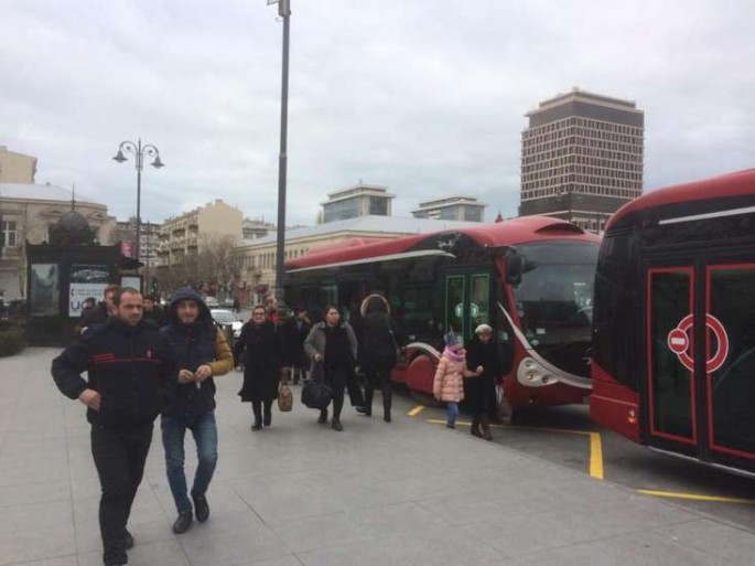 Ölkə əhalisinin daha çox istifadə etdiyi nəqliyyat vasitəsi...