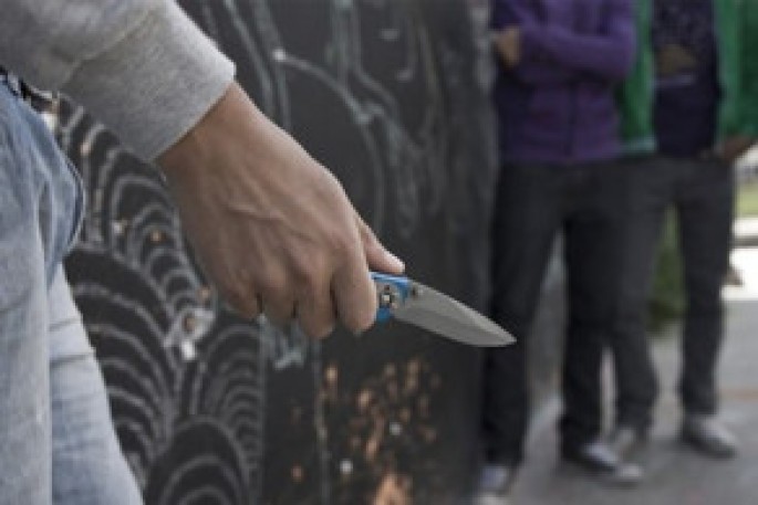 "Wi-Fi" üstündə kütləvi dava düşdü: 2 nəfər bıçaqlanıb - Bakıda