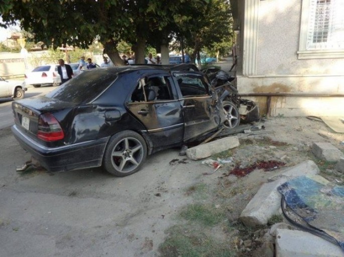 Salyanda ağır yol qəzası: 1 ölü, 3 yaralı - FOTO