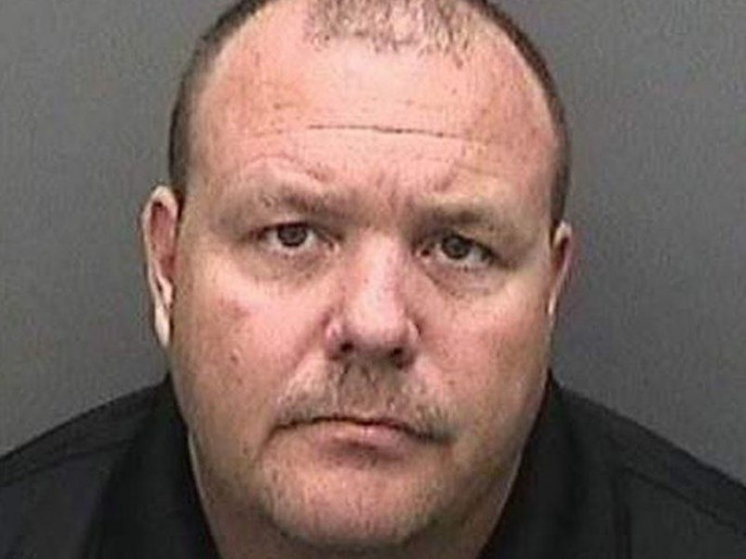 Qadının intim yerlərinə toxunan kişi Trampdan sitat gətirib - FOTO