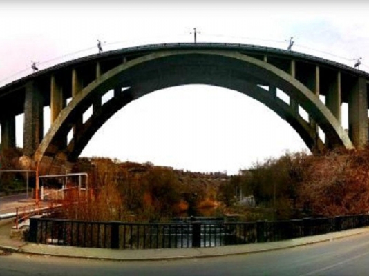 Erməni hərbçi özünü körpüdən atmaq istədi