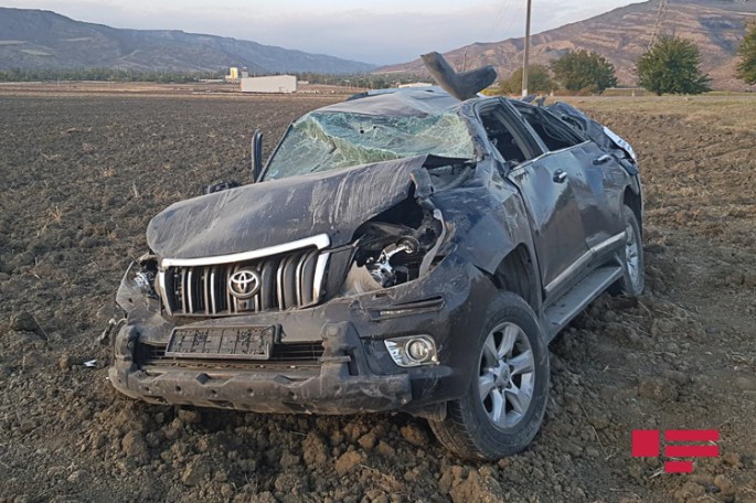 İsmayıllıda “Prado” aşdı: 3 yaralı - FOTO