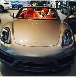 Nanə özünə "Porsche" aldı - FOTOLAR