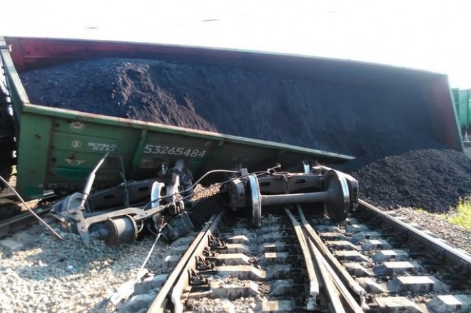 Rusiyada kömür yüklü qatar relsdən çıxıb