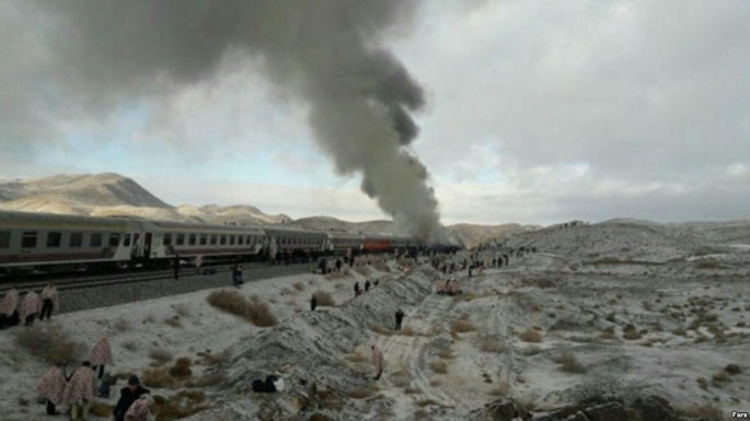 İranda qatar relsdən çıxdı - 40 yaralı