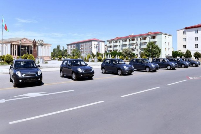 Naxçıvanda Qələbə günü münasibətilə 7 nəfərə avtomobil verilib - FOTO