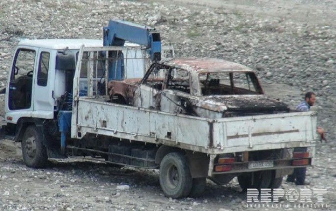 Maşında yanaraq ölən kişi və qızın kimliyi məlum oldu - FOTO