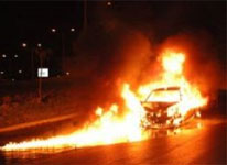 В Баку сгорел легковой автомобиль, в Гяндже - грузовик