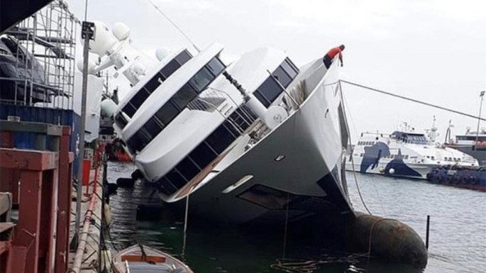 Ərəb şahzadəsinin 80 milyon dollarlıq yaxtası təmir zamanı aşdı - FOTO