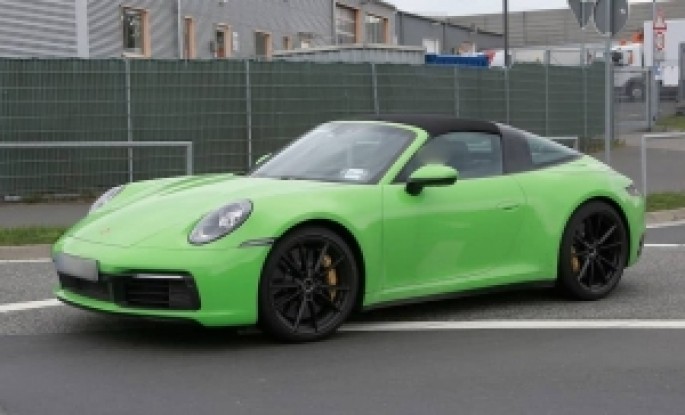 Porsche yeni 911 Targa modelinin təqdimat tarixini açıqlayıb - VİDEO